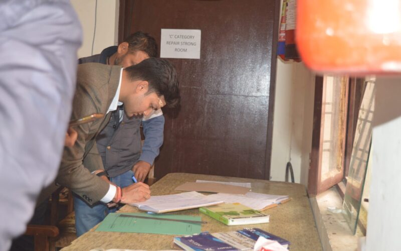 जिलाधिकारी प्रतीक जैन ने किया ईवीएम एवं वीवीपैट वेयरहाउस का त्रैमासिक निरीक्षण