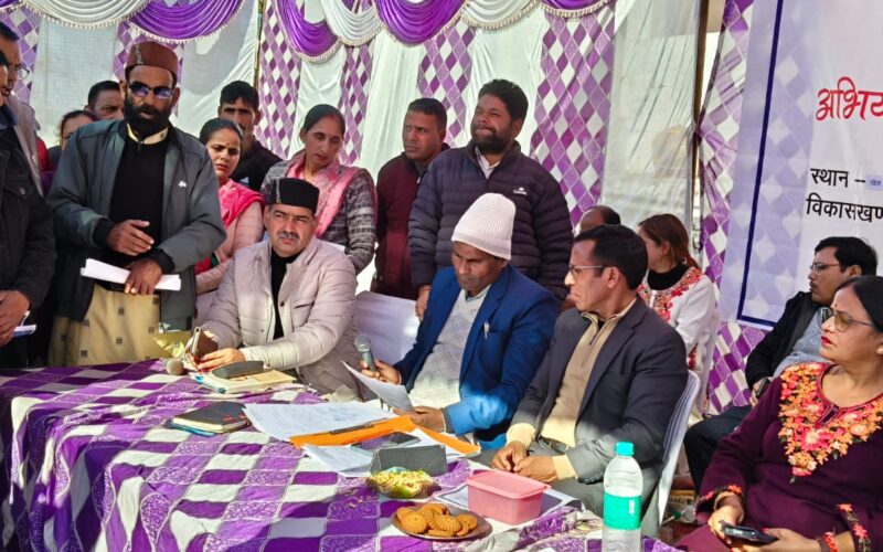 गांव-गांव पहुंच रही सरकार, कालसी-नागथात में आयोजित बहुउदेशीय शिविर