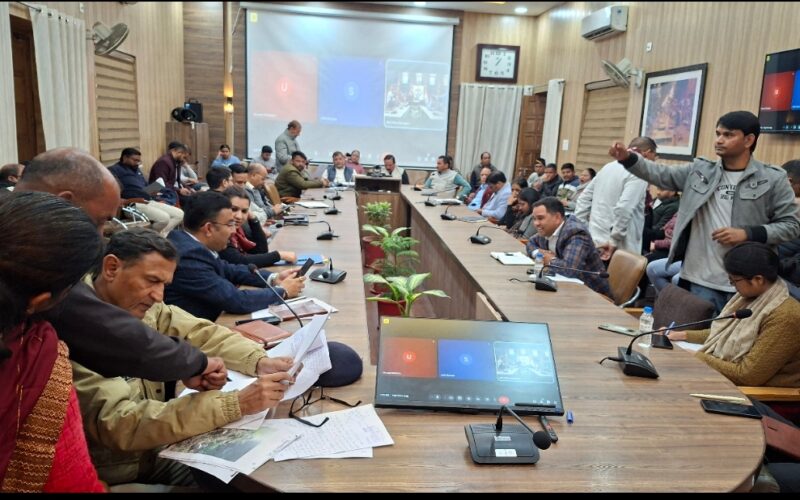 जनता दर्शन में उमड़ा जनसैलाव,130 फरियादियों ने रखी समस्याओं के समाधान की उम्मीद