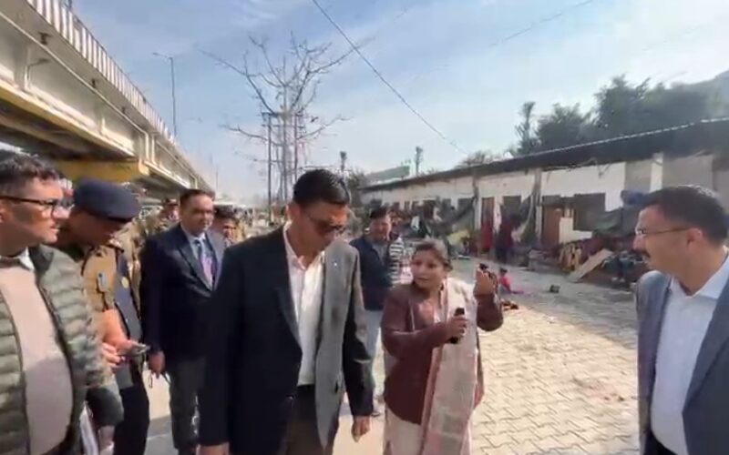 आईएसबीटी निकासी गेट पर बने निर्माण ध्वस्त; चौकी शिफ्ट करने के निर्देश