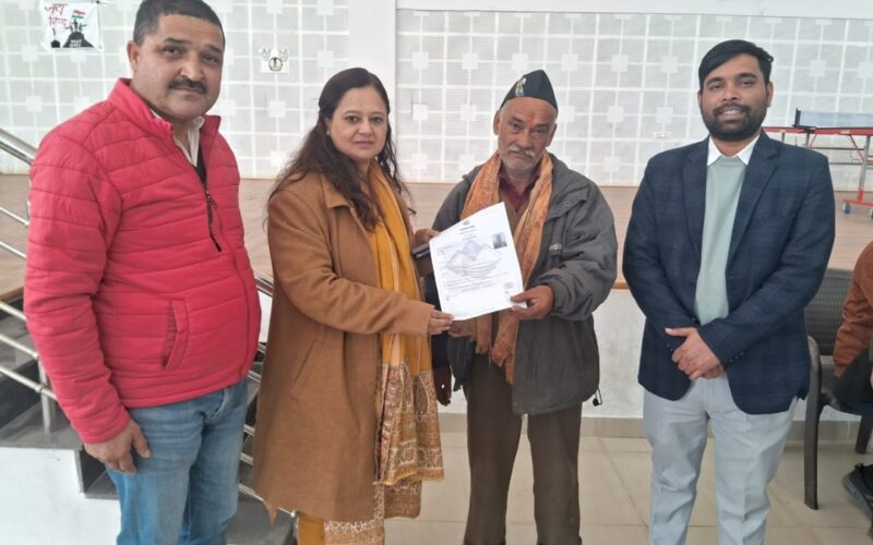 प्रशासन गांव की ओर अभियान के तहत डोईवाला में बहुउद्देशीय शिविर आयोजित