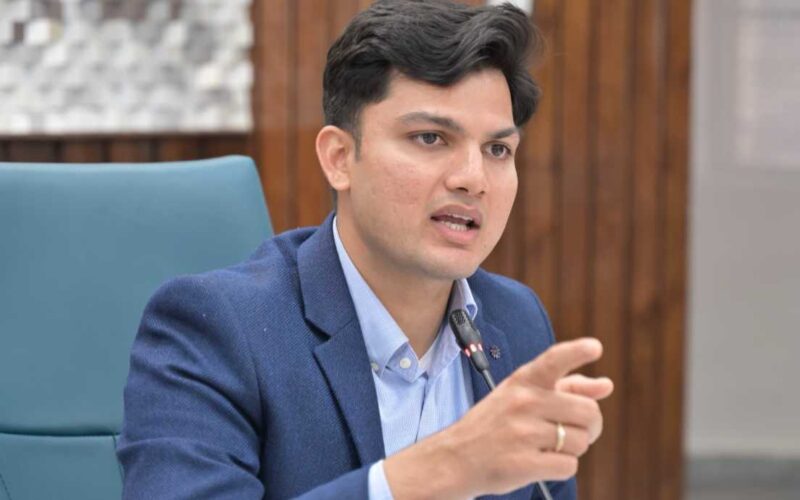 जिलाधिकारी ने गणतंत्र दिवस मनाए जाने को लेकर अधिकारियों को सौंपी जिम्मेदारी