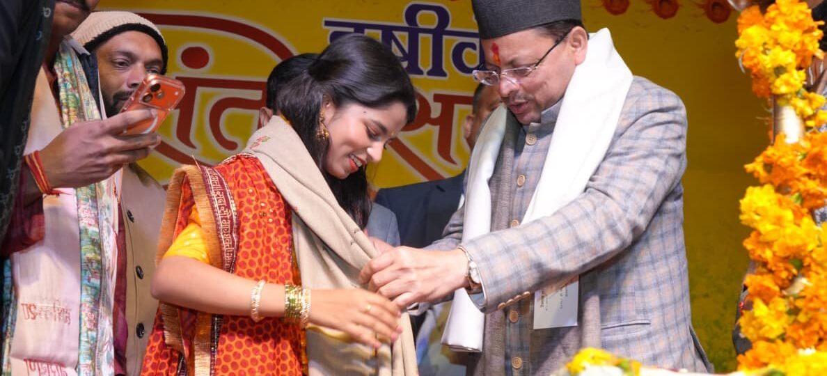 मुख्यमंत्री पुष्कर सिंह धामी भरत मंदिर ऋषिकेश में आयोजित वसंतोत्सव 2026 मैथिली ठाकुर नाइट में हुए सम्मिलित