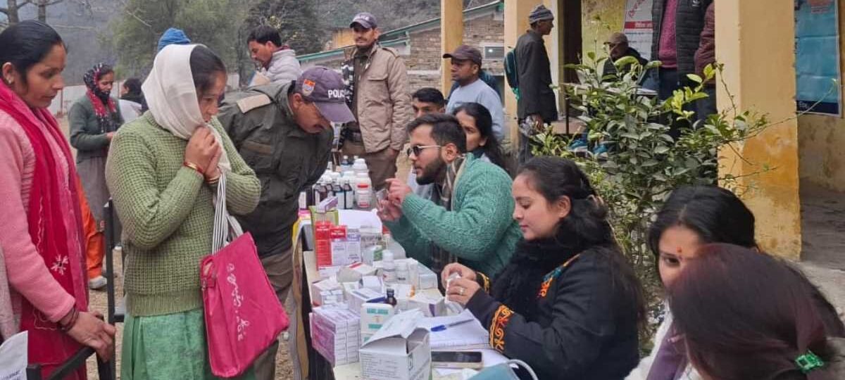 धामी सरकार जनता के द्वार पर, 452 कैम्पों में 3,56,992 नागरिकों की सहभागिता