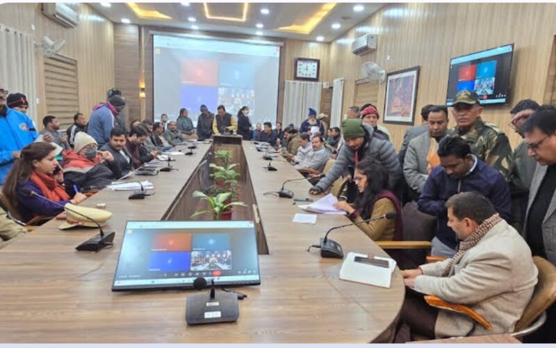 अपर जिलाधिकारी ने जनता दर्शन कार्यक्रम में अधिकारियों को शिकायतों का समयबद्ध, पारदर्शी एवं गुणवत्तापूर्ण निस्तारण सुनिश्चित करने के दिए निर्देश