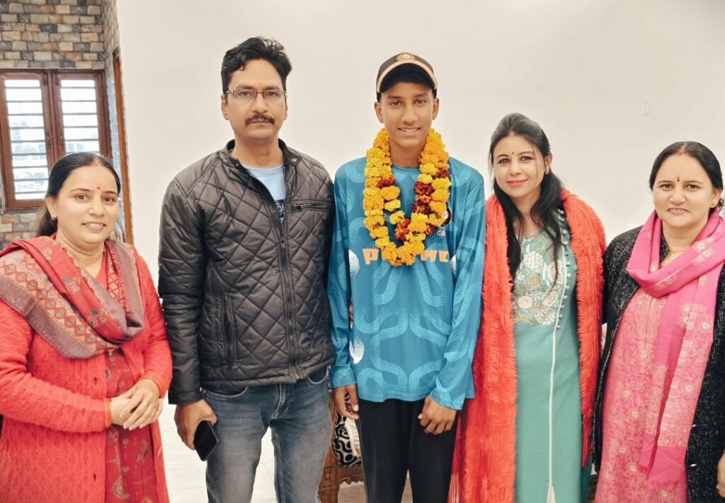पार्थ परमार का उत्तराखंड अंडर 14 क्रिकेट टीम में चयन होने पर परिवार एवं क्षेत्र वासियों ने जताई खुशी