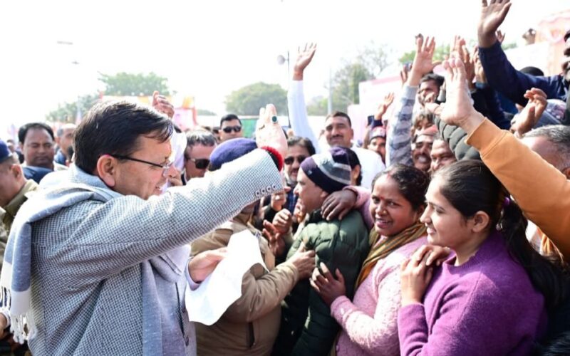 माघ खिचड़ी भोज में शामिल हुए मुख्यमंत्री धामी, खड़ी होली की धुनों पर झूमा टनकपुर…