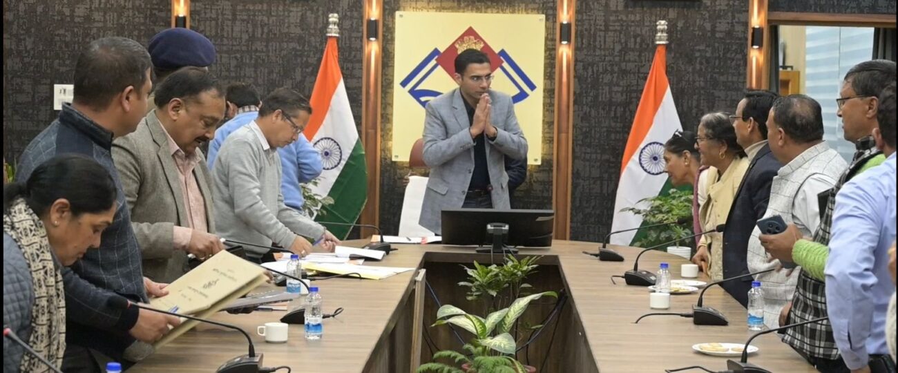 राज्य आंदोलनकारियों की समस्याओं का समाधान प्रशासन की प्राथमिकता : डीएम