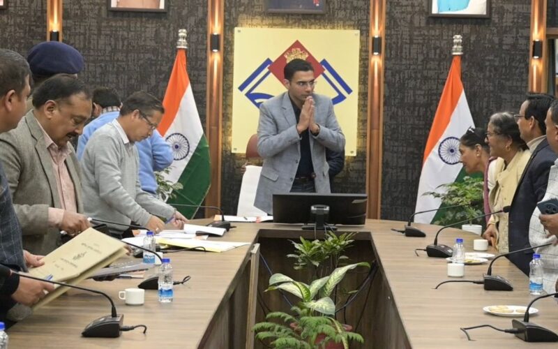 राज्य आंदोलनकारियों की समस्याओं का समाधान प्रशासन की प्राथमिकता : डीएम