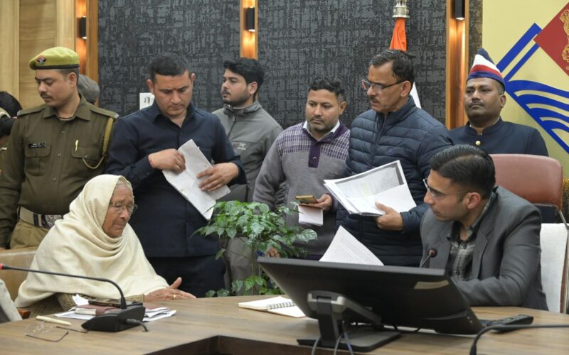 सविन बंसल के जनदर्शन में त्वरित फैसले, कई मामलों में मौके पर कार्रवाई…