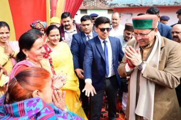 चिन्यालीसौड़ में मुख्यमंत्री ने विवाह समारोह में पहुंचकर दिया आशीर्वाद…