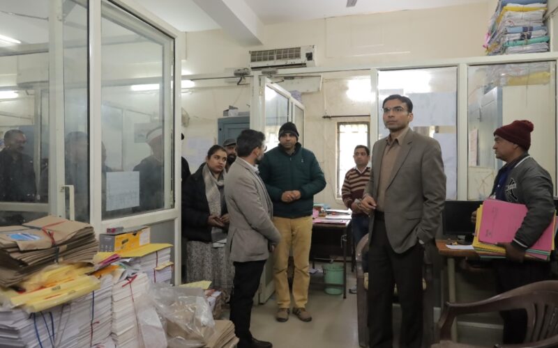 न्यायालय-प्रतिबंधित भूमि की अवैध खरीद-फरोख्त पर जिला प्रशासन सख्त, एफआईआर दर्ज