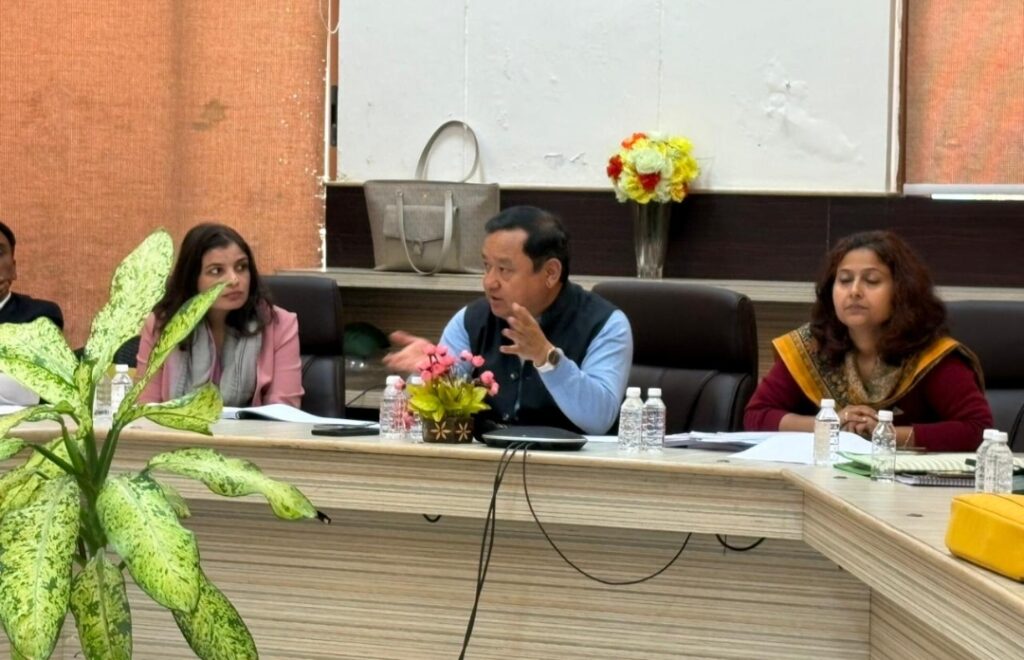 प्रत्येक जनपद पलायन रोकने एवं स्वरोजगार को बढ़ावा देने हेतु वृहद रणनीति तैयार करे – धीराज गर्ब्याल