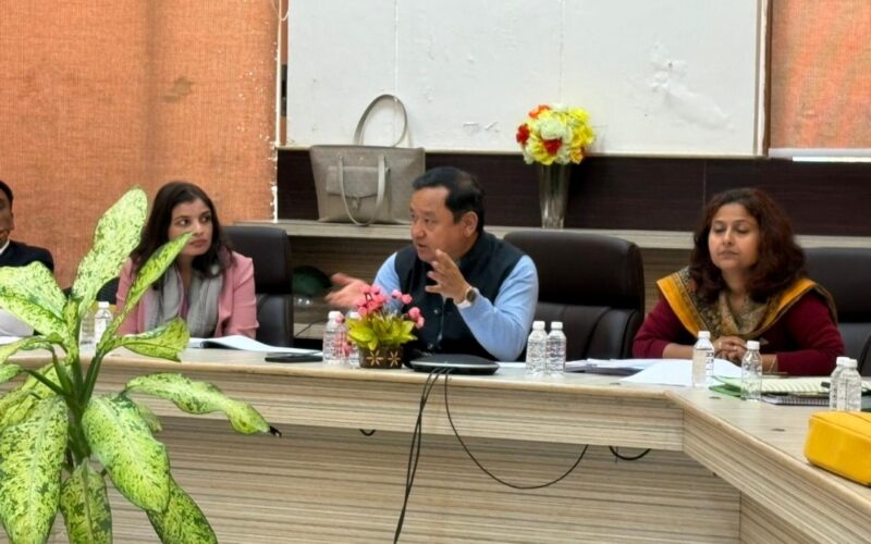 प्रत्येक जनपद पलायन रोकने एवं स्वरोजगार को बढ़ावा देने हेतु वृहद रणनीति तैयार करे – धीराज गर्ब्याल