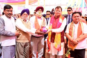 काशीपुर में रंगोत्सव होली मिलन समारोह में शामिल हुए मुख्यमंत्री…