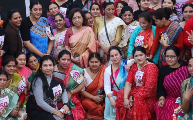साड़ी गौरव मैराथन का आयोजन, महिलाओं ने परंपरा और फिटनेस का दिया संदेश…