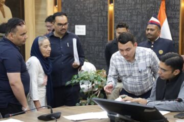 जनता दर्शन में 170 शिकायतें, डीएम सविन बंसल ने कई मामलों का मौके पर किया समाधान…