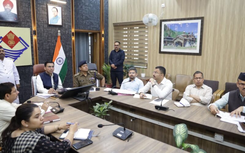 एलपीजी गैस की कालाबाजारी पर सख्त एक्शन, अवैध संग्रहण व रिफिलिंग पर एजेंसी होगी सील; डीएम के निर्देश