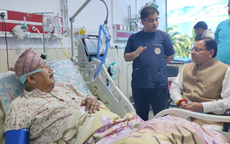 एम्स ऋषिकेश में सतपाल महाराज का हालचाल जानने पहुंचे मुख्यमंत्री धामी…