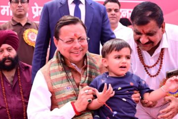 प्रेमनगर में सामूहिक कन्या पूजन में शामिल हुए मुख्यमंत्री धामी…