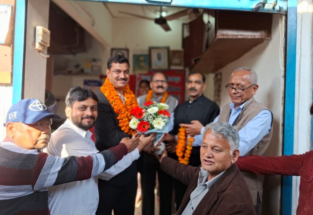 सीटू व अखिल भारतीय अम्बेडकर युवक संघ द्वारा बार काउंसिल ऑफ उत्तराखंड के नवनिर्वाचित सदस्य एडवोकेट रंजन सोलंकी का किया सम्मान