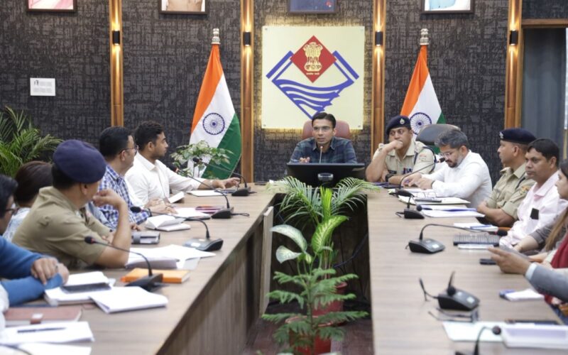 प्रधानमंत्री के प्रस्तावित जनपद भ्रमण को लेकर जिला प्रशासन अलर्ट, तैयारियों की समीक्षा बैठक में जिलाधिकारी ने दिए आवश्यक निर्देश