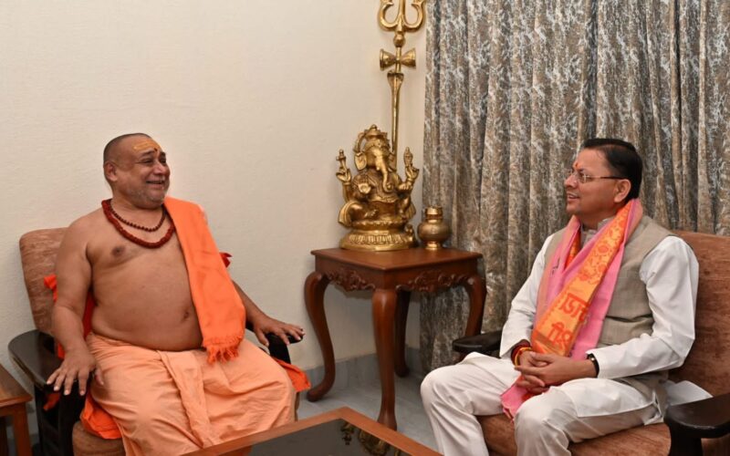 हरिद्वार में मुख्यमंत्री धामी ने लिया आशीर्वाद, प्रदेश की खुशहाली की कामना…