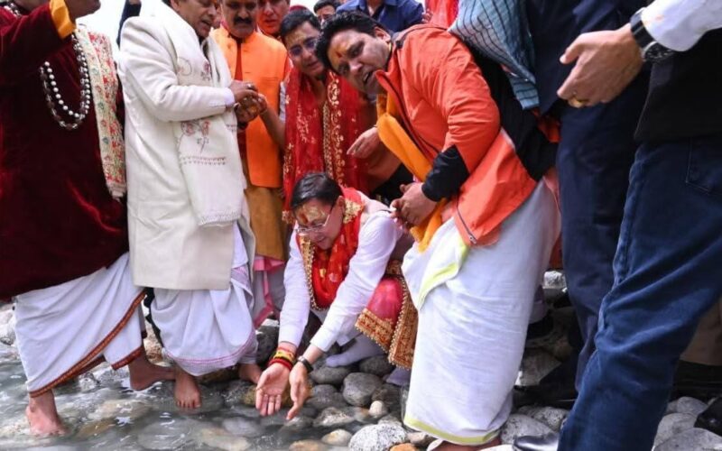 चारधाम यात्रा: गंगोत्री-यमुनोत्री धाम के कपाट श्रद्धालुओं के लिए खुले…