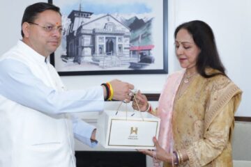 दिल्ली में सीएम धामी से मिलीं सांसद व अभिनेत्री हेमा मालिनी…
