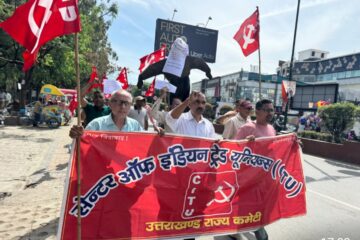 नोएडा–हरियाणा के श्रमिक आंदोलन के समर्थन में सीटू का प्रदर्शन, सरकारों के खिलाफ पुतला दहन