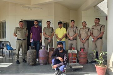 देहरादून में अवैध गैस रिफिलिंग पर जिला प्रशासन की बड़ी कार्रवाई, आरोपी गिरफ्तार