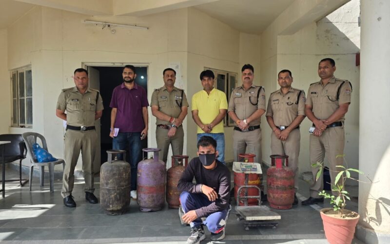 देहरादून में अवैध गैस रिफिलिंग पर जिला प्रशासन की बड़ी कार्रवाई, आरोपी गिरफ्तार