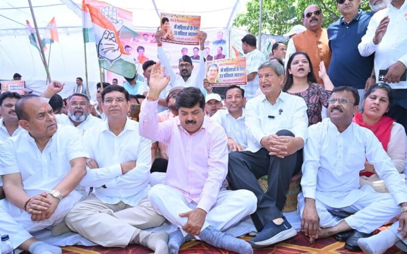 महिला आरक्षण लागू करने की मांग को लेकर कांग्रेस का विधानसभा भवन के समक्ष धरना,भाजपा पर वादाखिलाफी का आरोप