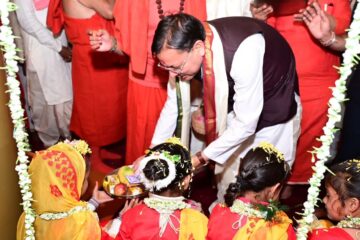 मुख्यमंत्री धामी ने 1100 कन्याओं का किया पूजन…