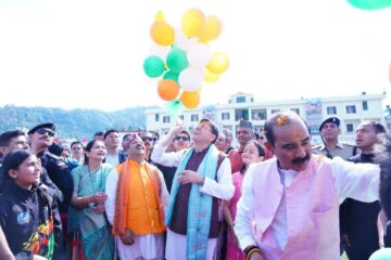 पिथौरागढ़ को मिला आधुनिक क्रिकेटमैदान, खिलाड़ियों संग मैदान में उतरे मुख्यमंत्री धामी…