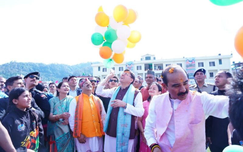 पिथौरागढ़ को मिला आधुनिक क्रिकेटमैदान, खिलाड़ियों संग मैदान में उतरे मुख्यमंत्री धामी…