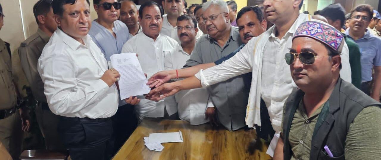 एमडीडीए कॉलोनी चंदर रोड की समस्याओं को लेकर पूर्व मंत्री ने दिया ज्ञापन…