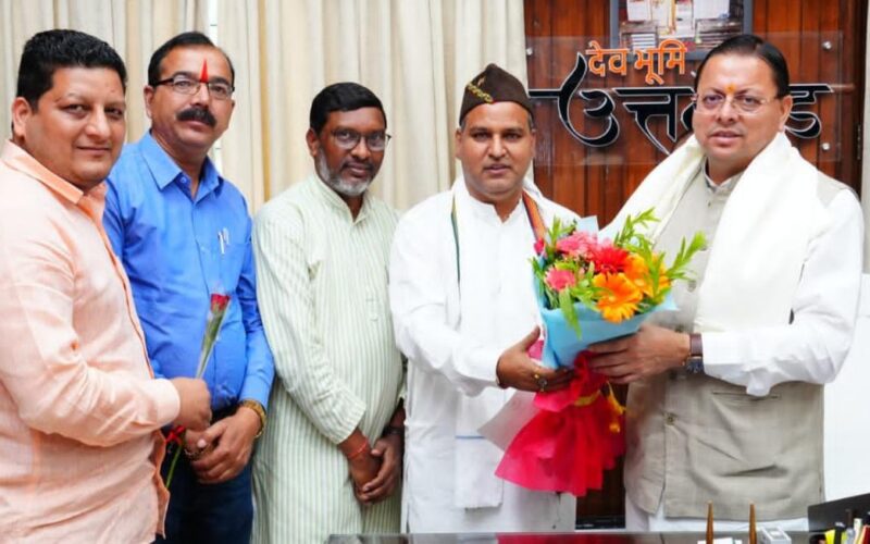 मुख्यमंत्री धामी से विभिन्न क्षेत्रों के विधायकों की मुलाकात, क्षेत्रीय विकास पर हुई चर्चा…