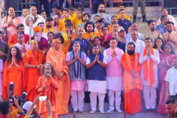 मुख्यमंत्री धामी व भाजपा राष्ट्रीय अध्यक्ष नितिन नबीन ने की भव्य गंगा आरती…