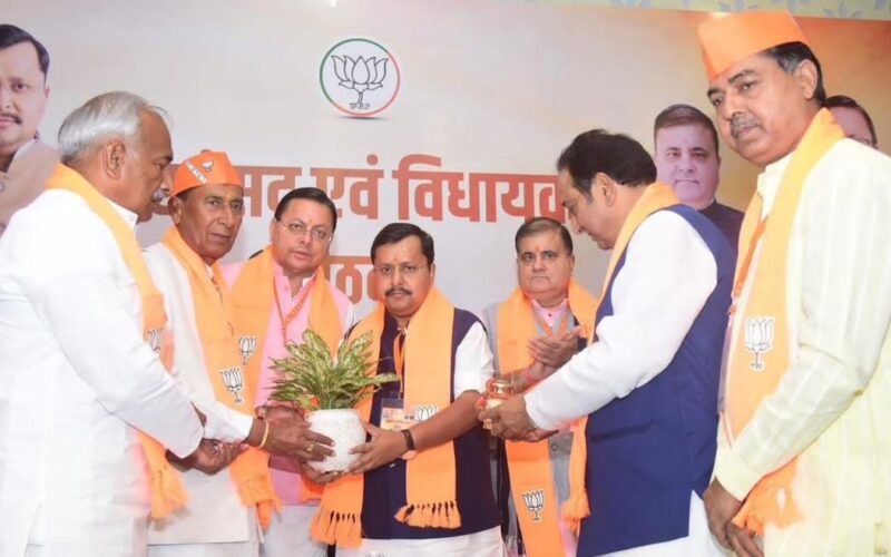 केंद्र और राज्य सरकार की उपलब्धियां जन-जन तक पहुंचाने पर जोर…