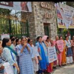 चम्पावत प्रकरण को लेकर महिला मंच का देहरादून में प्रदर्शन,पुलिस की भूमिका पर उठाए सवाल