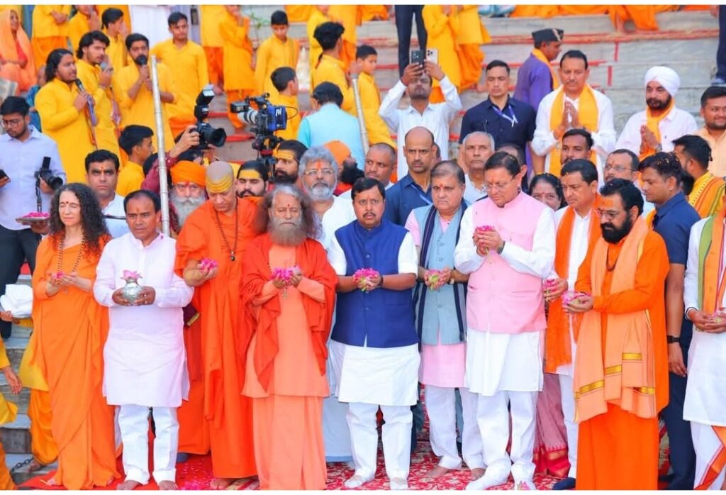 परमार्थ निकेतन में मुख्यमंत्री धामी एवं भाजपा राष्ट्रीय अध्यक्ष ने की गंगा आरती