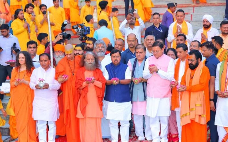 परमार्थ निकेतन में मुख्यमंत्री धामी एवं भाजपा राष्ट्रीय अध्यक्ष ने की गंगा आरती