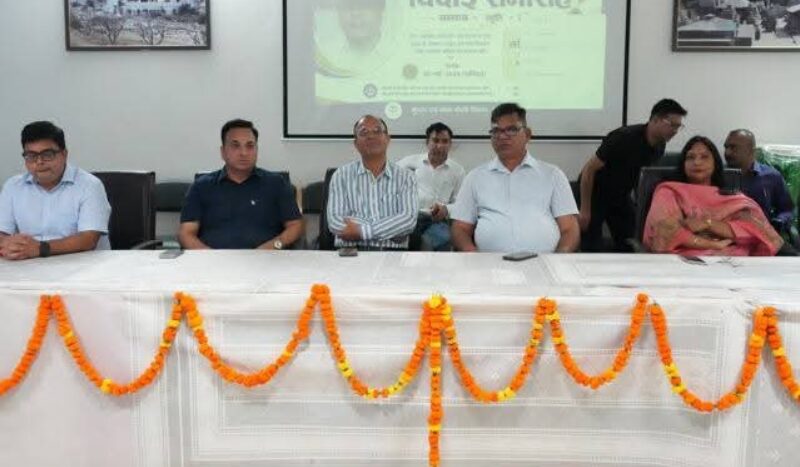 सूचना विभाग ने सेवानिवृत्त के अवसर पर सहायक निदेशक ललिता प्रसाद भट्ट को दी भावभीनी विदाई,
