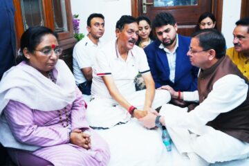 मुख्यमंत्री धामी ने जसपाल राणा के आवास पहुंचकर दी श्रद्धांजलि, परिजनों को बंधाया ढांढस…