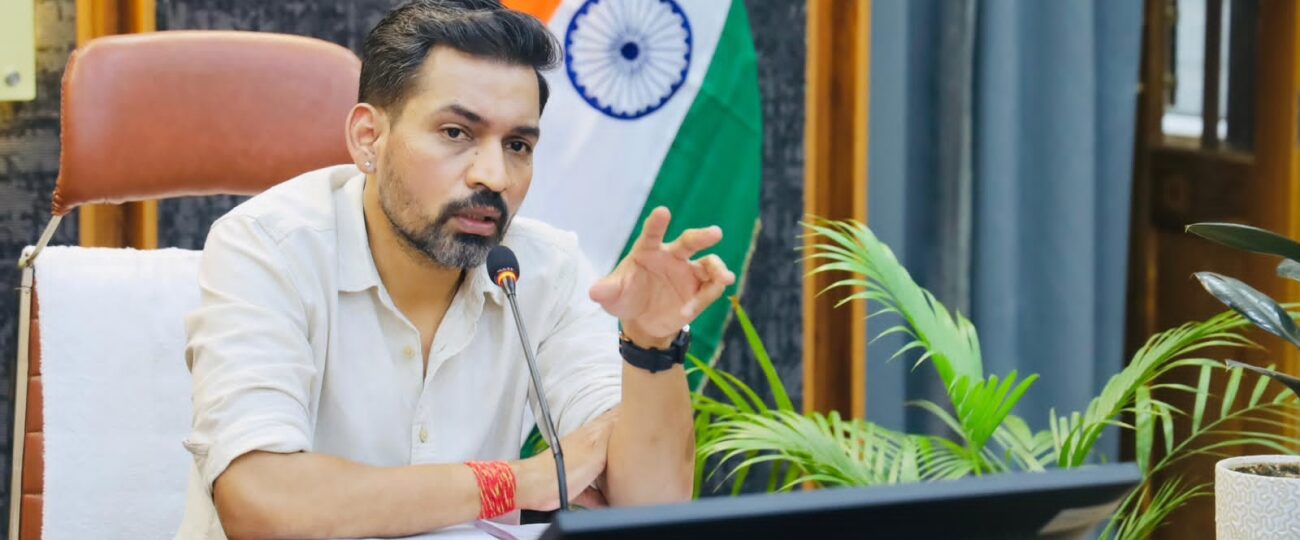 आर्थिक अभाव नहीं बनेगा इलाज में बाधा, गंभीर बीमारियों से जूझ रहे बच्चों का होगा निःशुल्क उपचार: डीएम