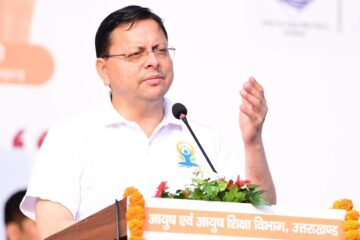 बनबसा में मुख्यमंत्री धामी ने हजारों लोगों के साथ किया योगाभ्यास, योग को जीवन का अभिन्न अंग बनाने का किया आह्वान…