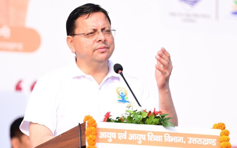बनबसा में मुख्यमंत्री धामी ने हजारों लोगों के साथ किया योगाभ्यास, योग को जीवन का अभिन्न अंग बनाने का किया आह्वान…