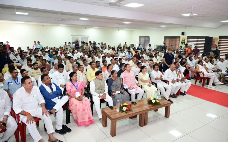 मन की बात से राष्ट्र निर्माण की प्रेरणा मिलती है : धामी