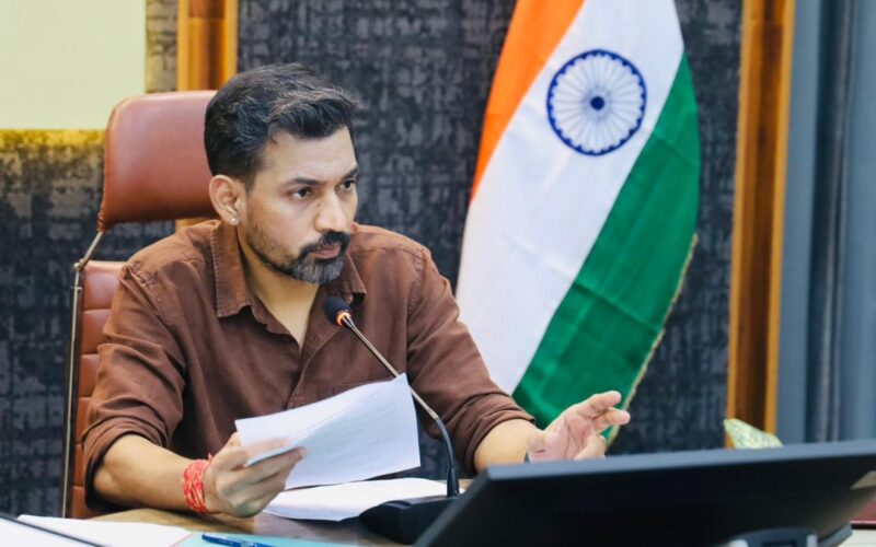राष्ट्रपति द्रौपदी मुर्मु के उत्तराखंड दौरे की तैयारियां तेज, जिलाधिकारी ने की व्यवस्थाओं की समीक्षा